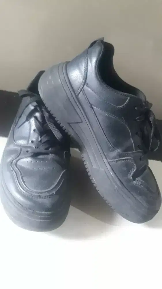 Sepatu merk PVN size 42 minus debuan aja efek lm ga dipakai