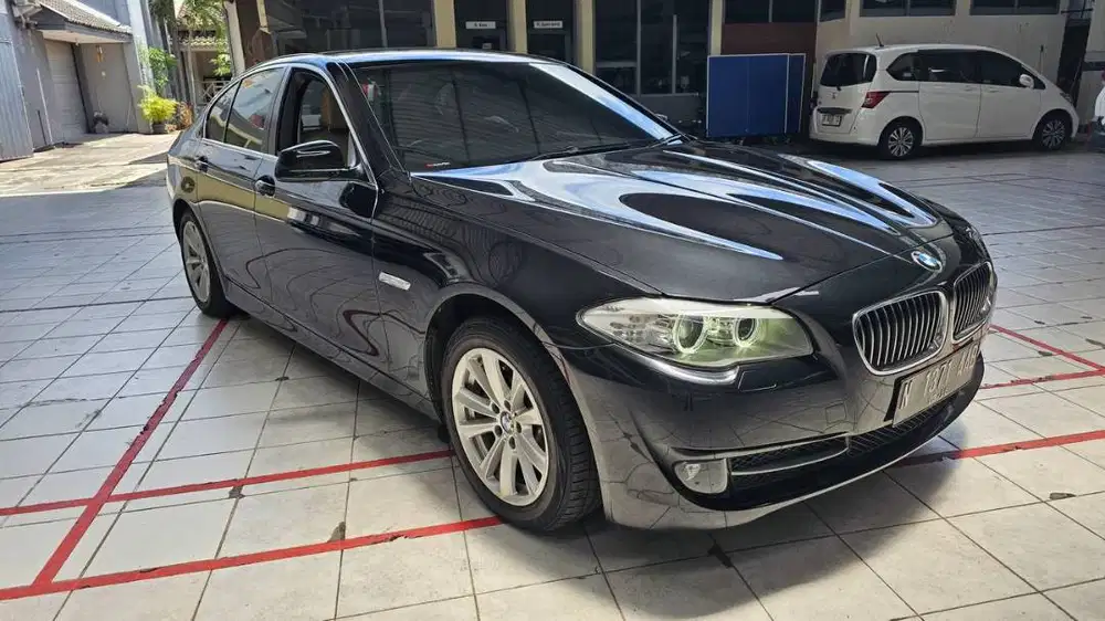 BMW 523i 2010 2.5 AT MATIC Low KM