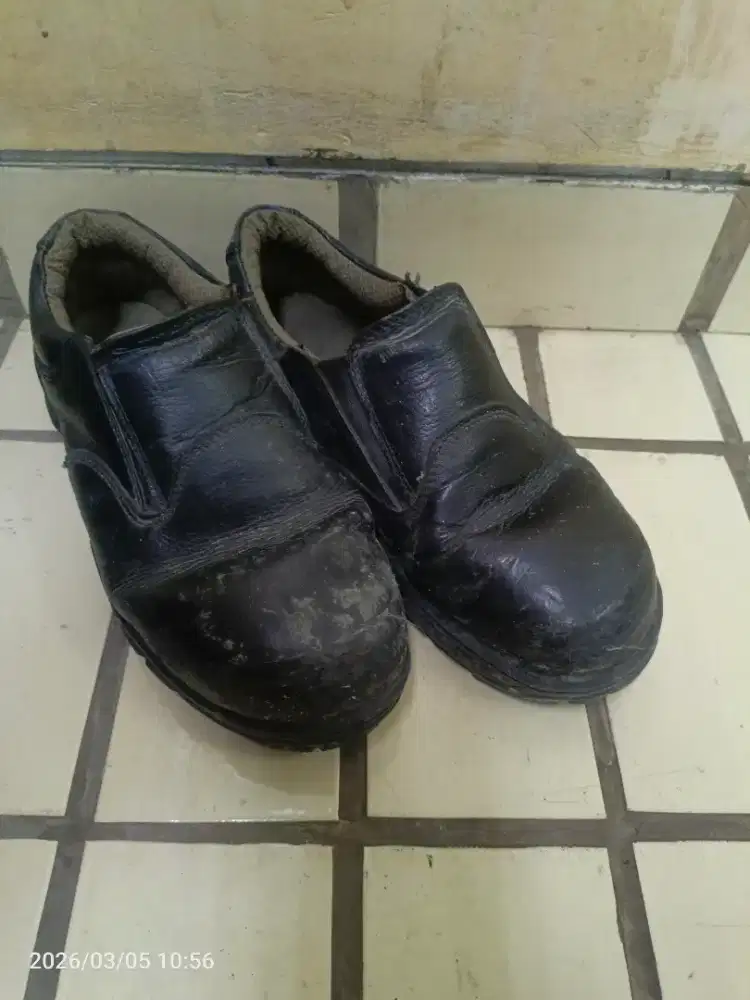 SEPATU SAFETY Ukuran 41