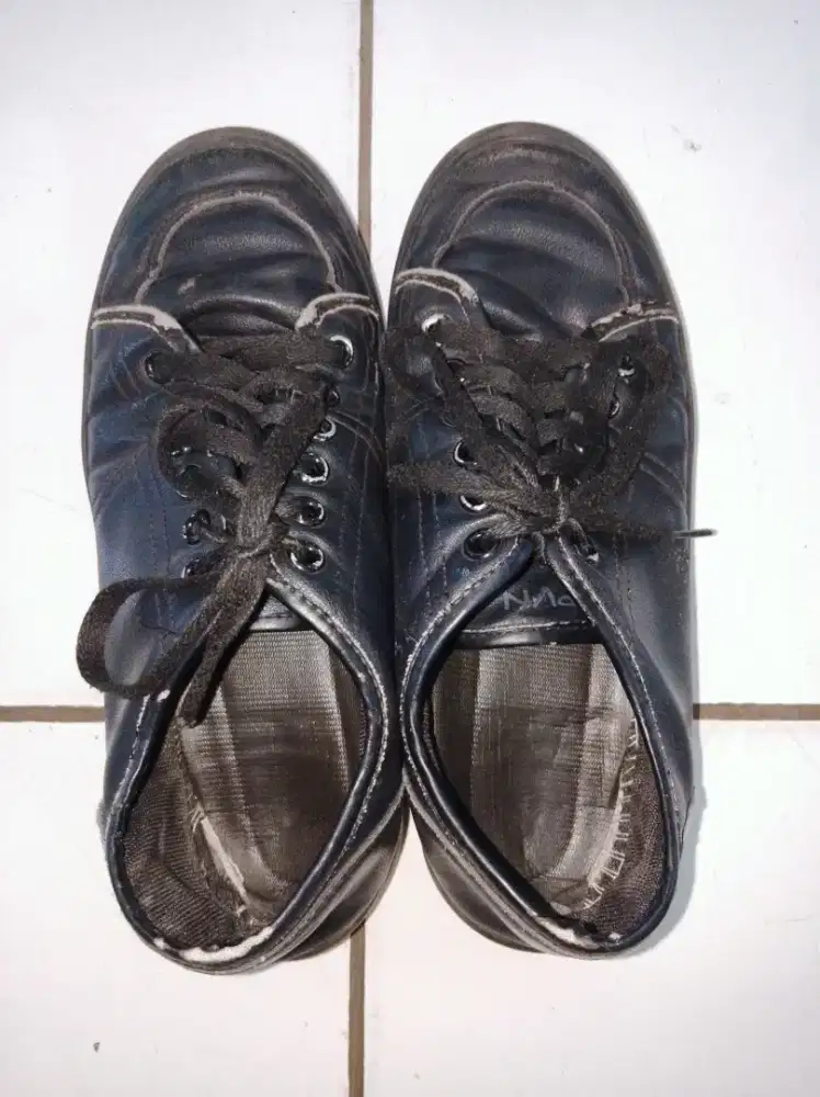 SEPATU BEKAS FULL HITAM
