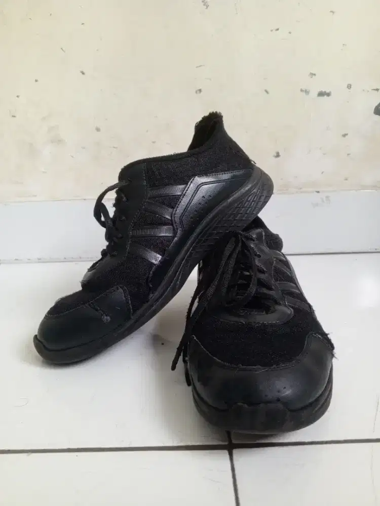 SEPATU SEKOLAH SPORT