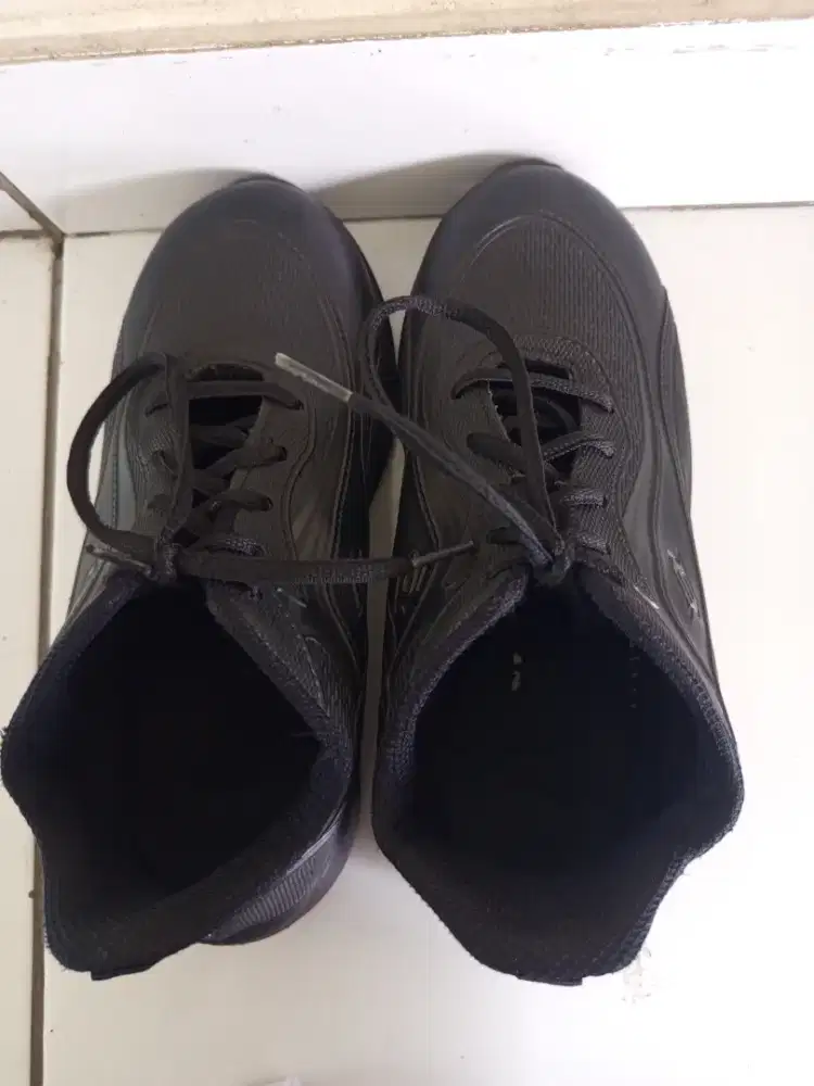 Sepatu Sekolah Hitam