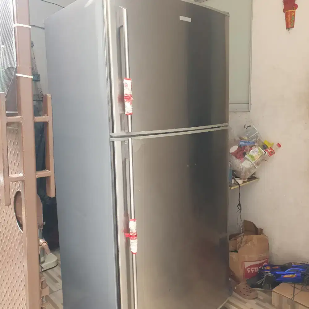 Second Kulkas Electrolux 2pintu 522 L