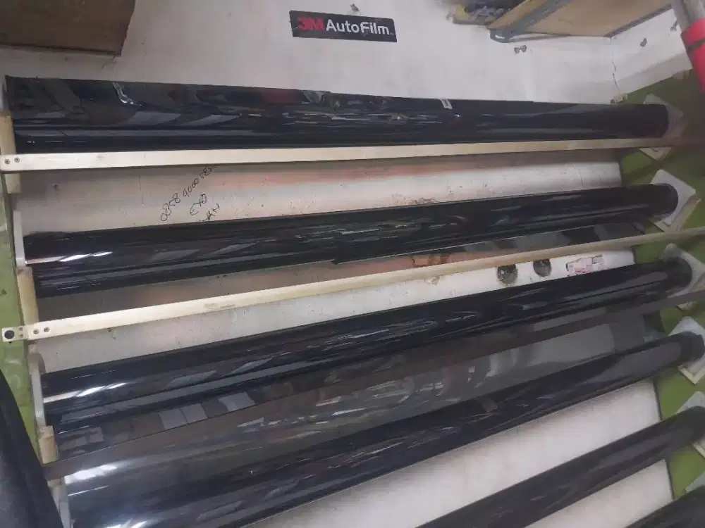Kaca film mobil dan gedung