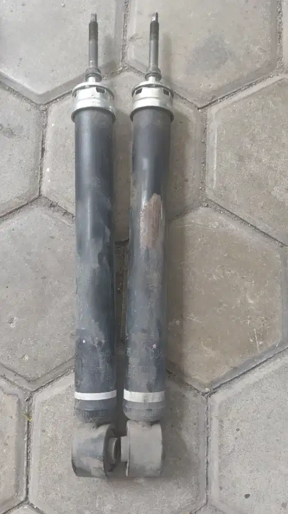 Jual Shockbreaker Original Nissan Grand Livina SV matic Belakang