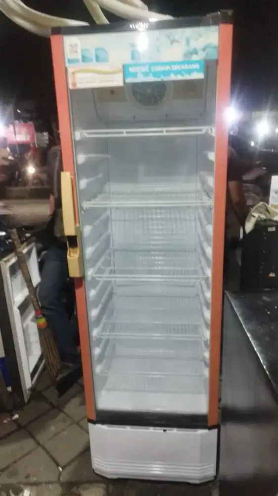 Dijual SHOWCASE POLYTRON jumbo 5rak tinggi 200cm kondisi normal