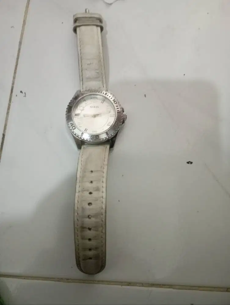 Jam tangan Guess