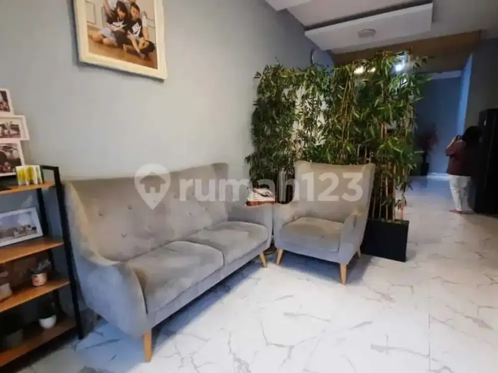 Dijual rumah 3 lantai siap huni di Gading residence