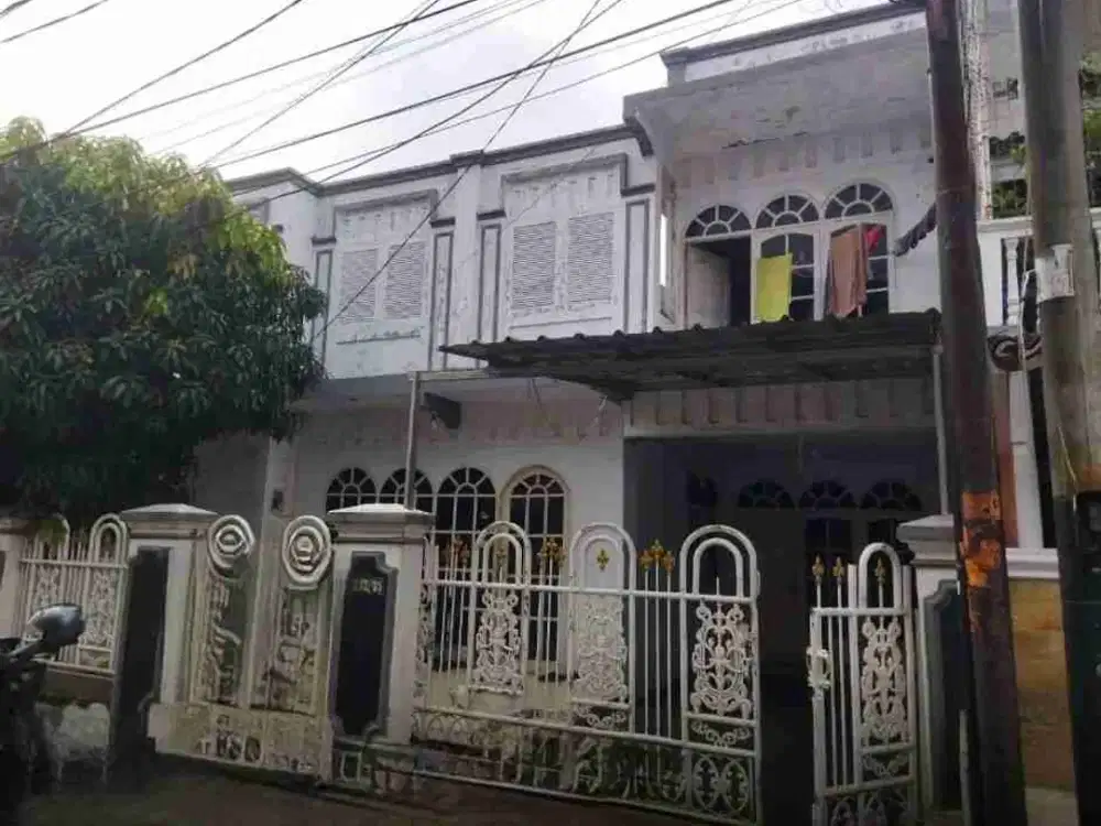 RUMAH 2 LANTAI BANGUNAN LUAS – PENGGILINGAN CAKUNG
LT 165 m² | LB ±230 m² | 1,72 M Nego