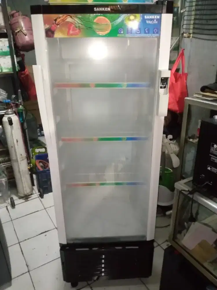 Dijual SHOWCASE MEREK SANKEN 3RAK KONDISI NORMAL SIAP PAKAI NEGO TIPIS
