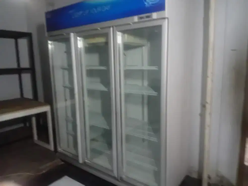 Showcase Chiller 3 pintu, 1unit
