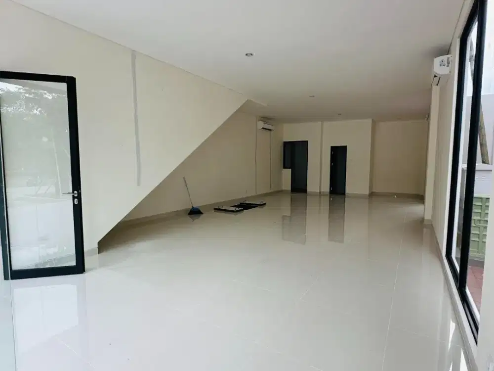 Studioloft 3 Lantai Lebar 6 Hadap Jalan Selangkah ke JHL