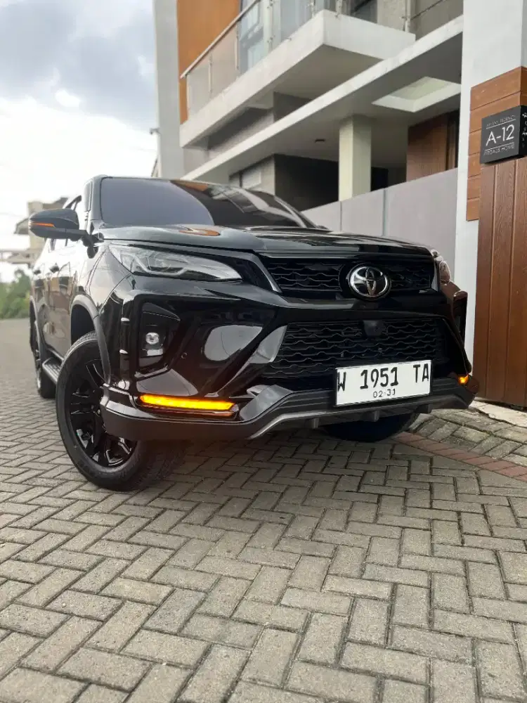 KM 11 RB | FORTUNER VRZ 2.8 GR AERO TSS 4x2 DIESEL AT SUPER LIKE NEW