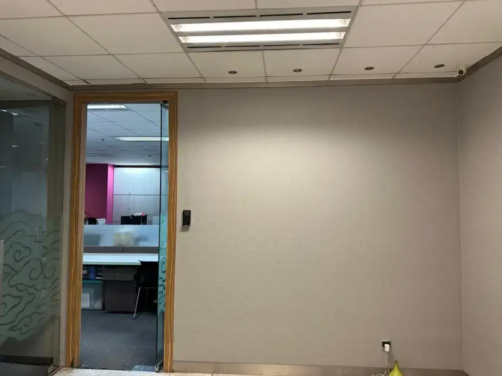 Disewakan Ruang Kantor Siap Huni Luas 303 M2 Lokasi Strategis Casablanka Jakarta Selatan