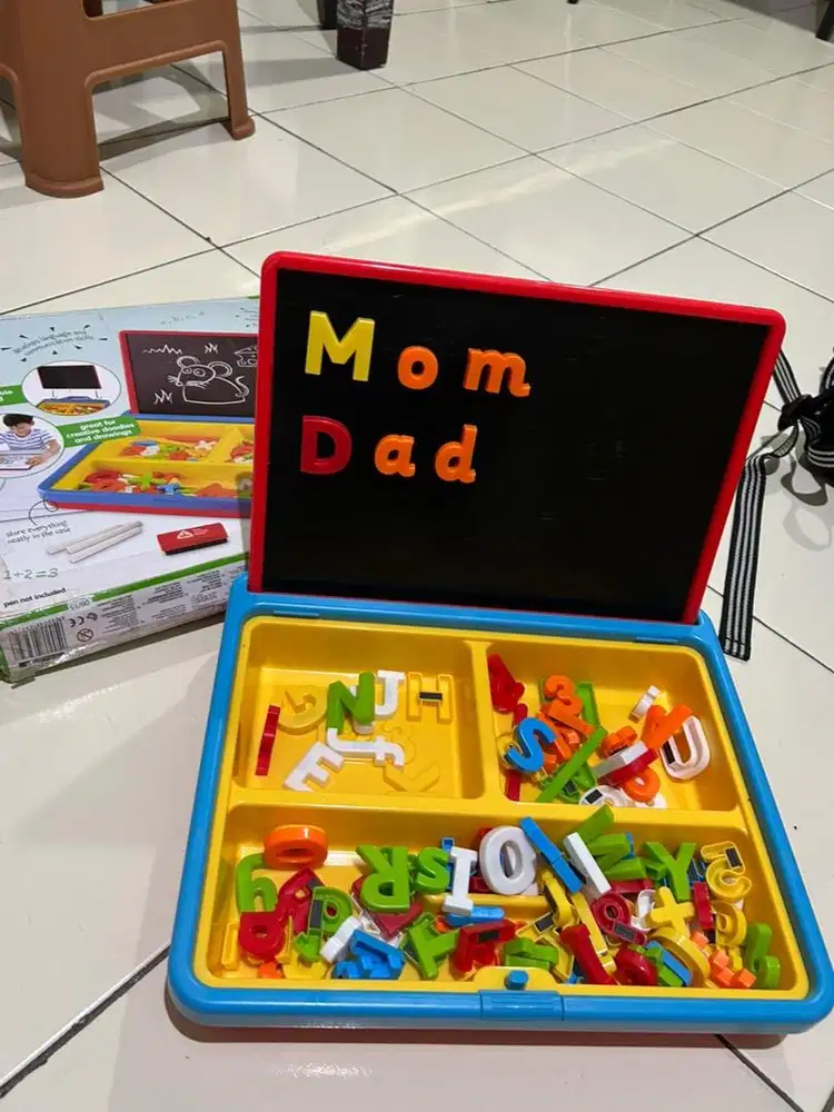 Mainan magnet huruf dan angka