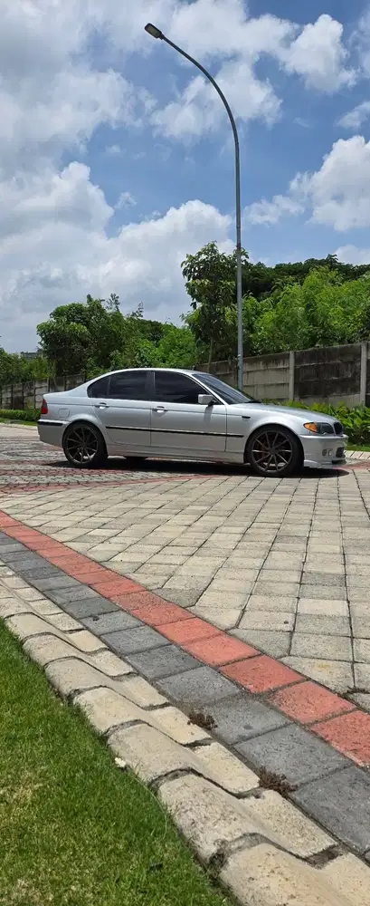 BMW 320i 2002 Bensin