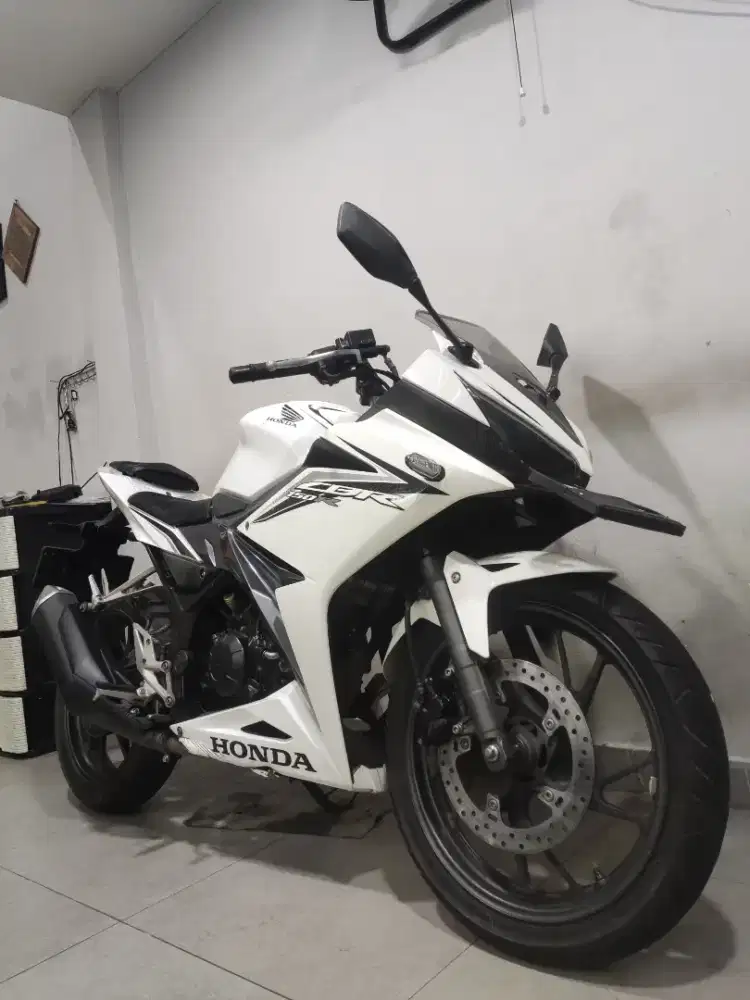 CBR 150 Facelift 2018 / 2017 Antik Km 9rb Full Orisinil Simpanan ABBA