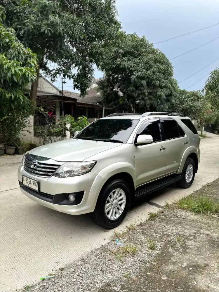 Toyota fortuner 2013 2.7 lux AT
