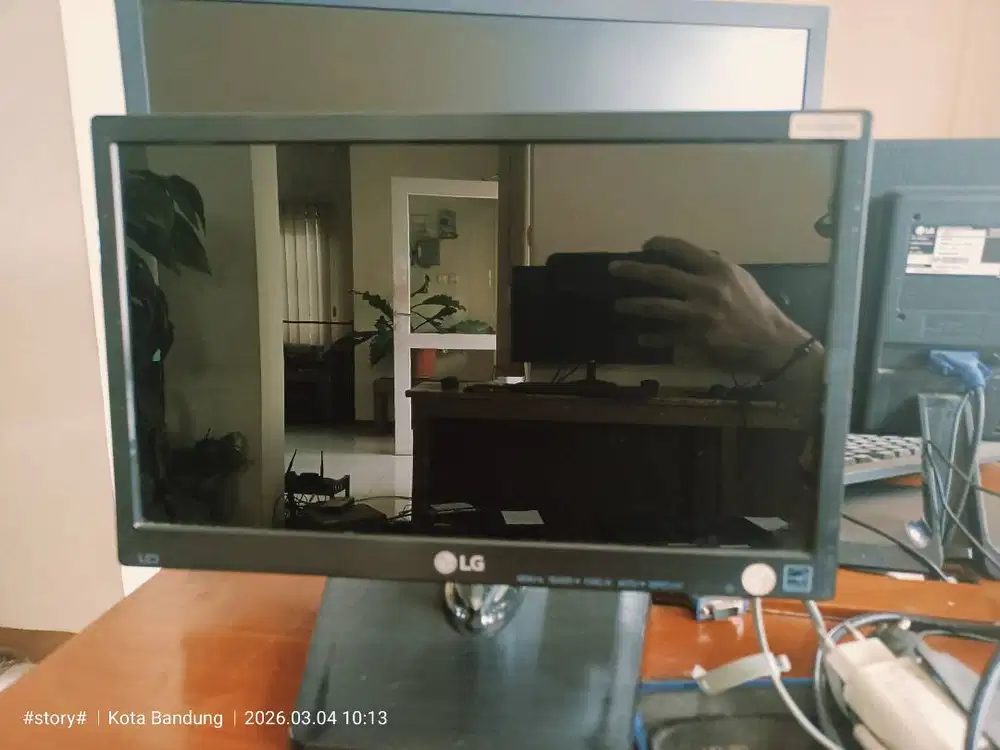 Monitor LG 16M37A-B. 16 inc