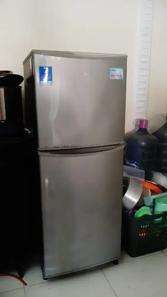 Kulkas merk Aqua 2 pintu