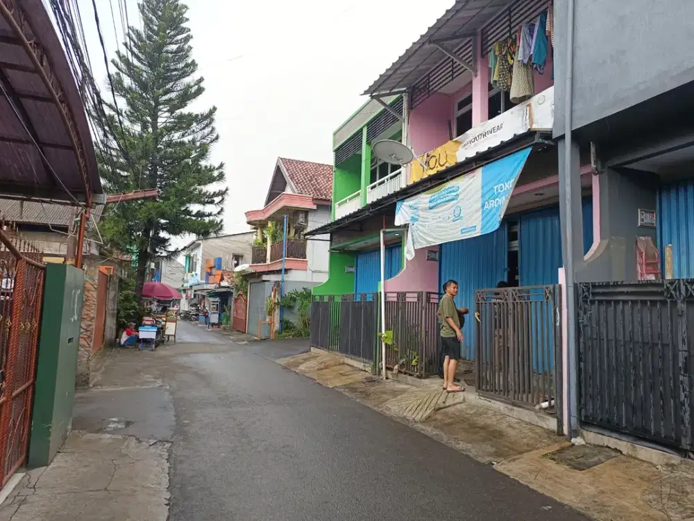 Ruko di Ciracas, Jakarta Timur.