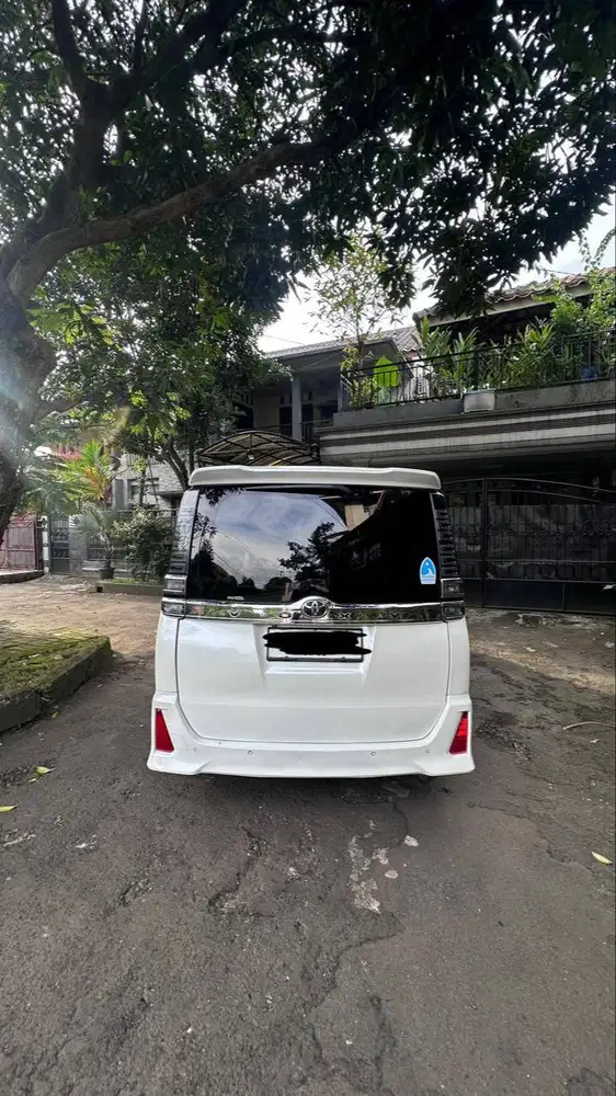 TOYOTA VOXY 2018 A/T