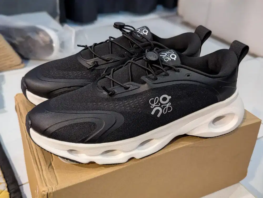 Sepatu running OC solo Loewe size 43