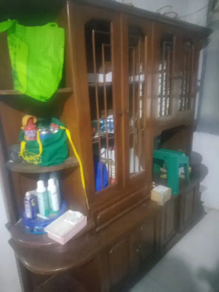 Lemari jati masih layak