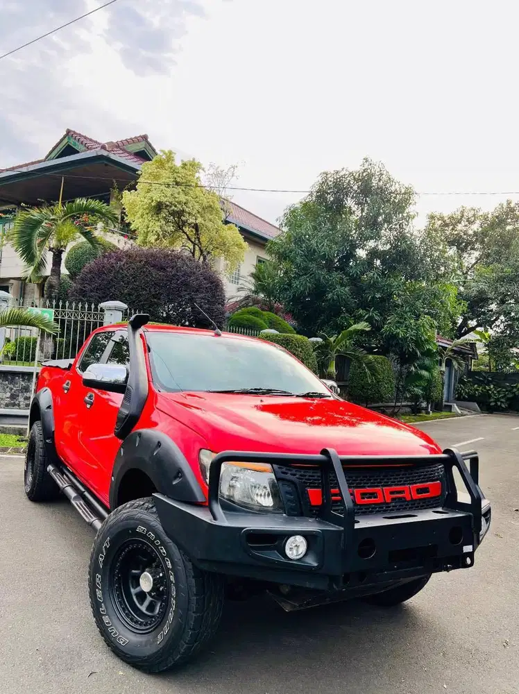 Ford Ranger XLT 4x4 Turbo Diesel MT Full Option Guanteng