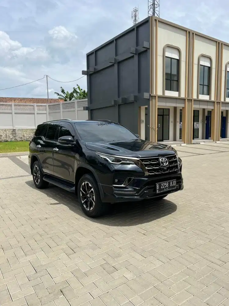 Toyota Fortuner VRZ GR Sport 2.8 AT KM LOW 2022 like new mulus murah
