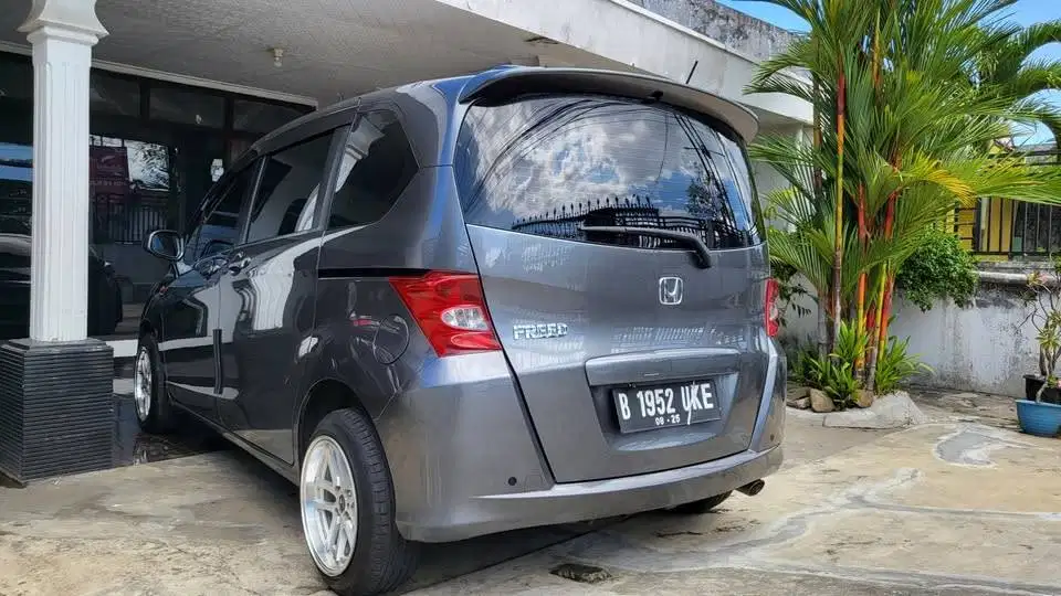Di Jual Cepat Honda Freed 2010, AT, Type S, Sliding door.
