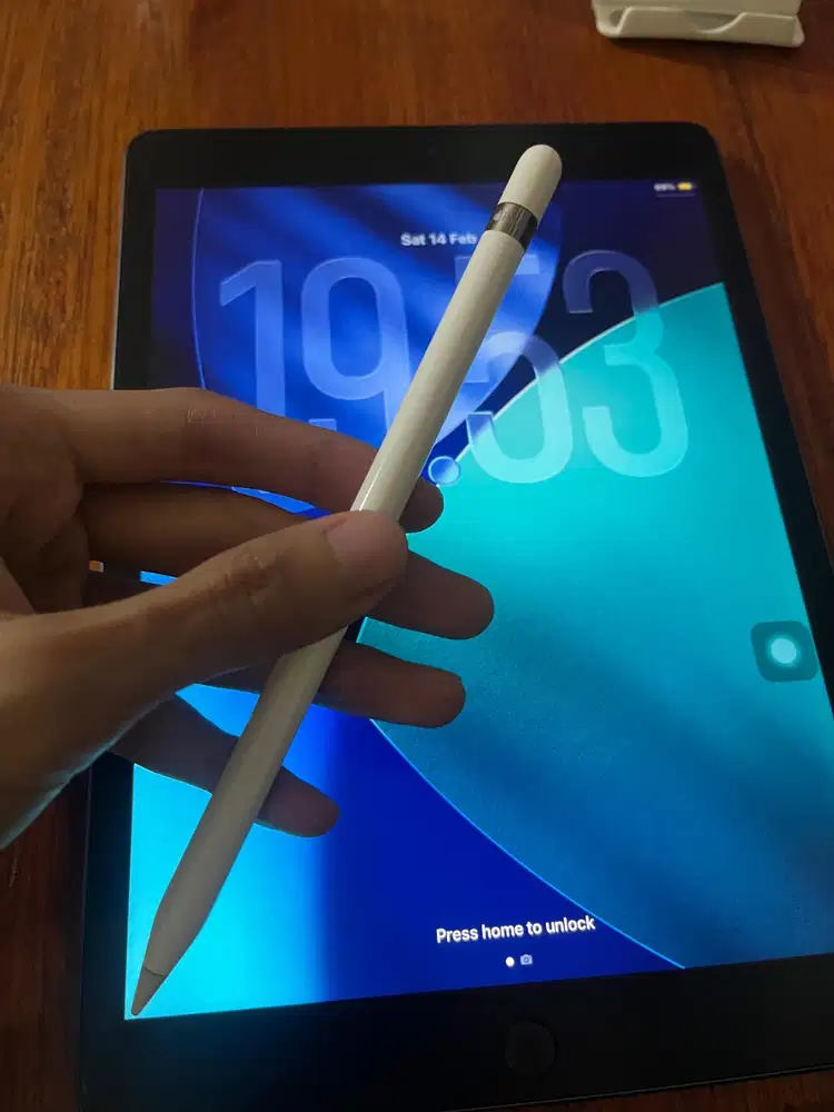 iPad 8 32GB WiFi + Apple Pencil Gen 1 Original Fullset Mulus Like New