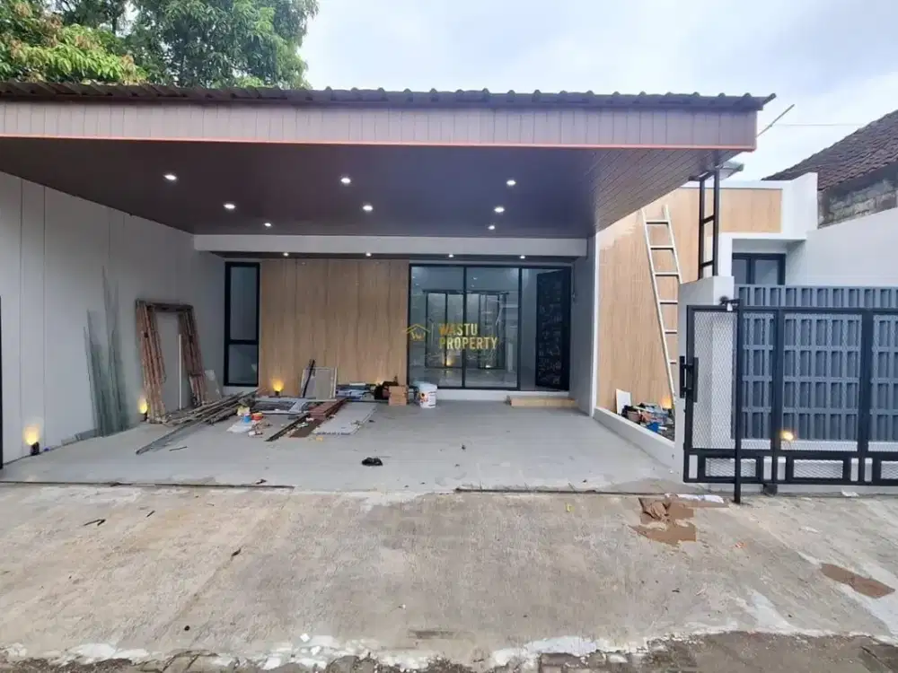 RUMAH SIAP HUNI CARPORT 2 MOBIL DEKAT STADION MAGUWOHARJO