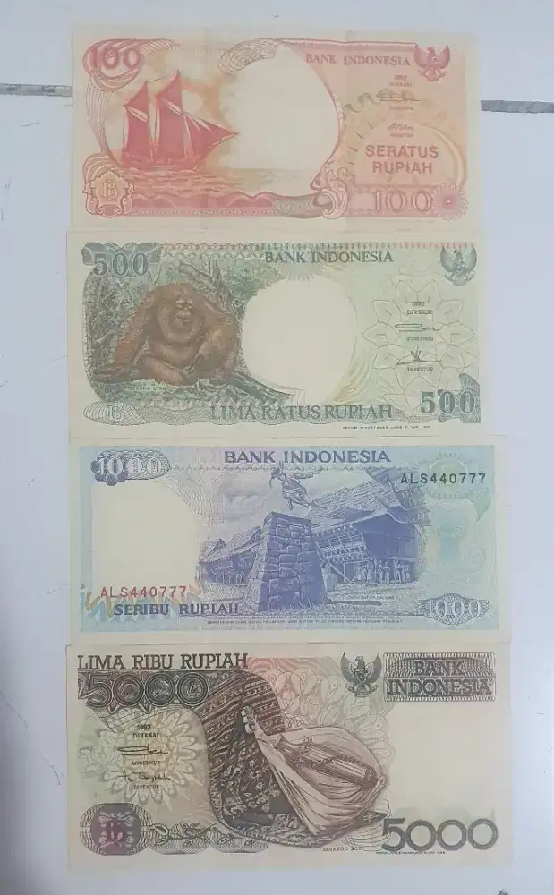 Uang jadul masih rapih