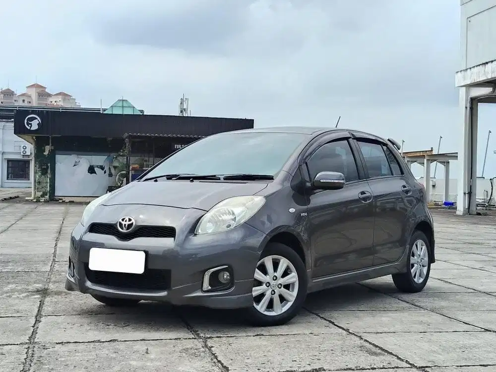 TOYOTA YARIS E 1.5 AT MATIC AUTOMATIC 2013 SIAP PAKAI