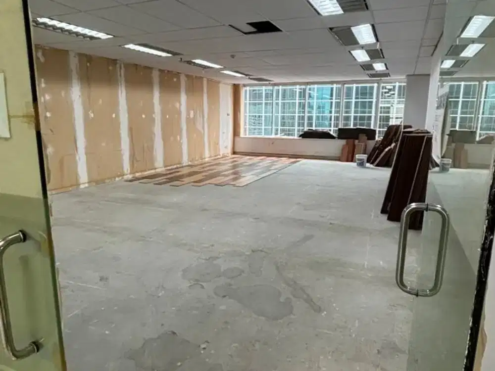 SEWA  KANTOR DI JAKARAT SELATAN  KUNINGAN  107M2  BARE  130K NEGO