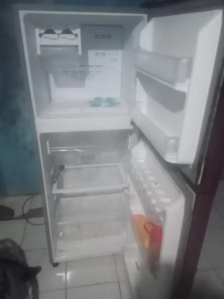 Kulkas 2 pintu Masi normal semua