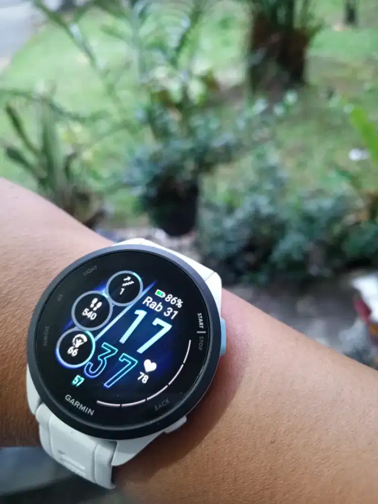 Garmin Forerunner 165 (WHITE) Fullset like New, Pemakaian hanya 2Bulan