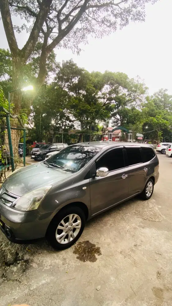 Nissan Grand livina 2011 Bensin