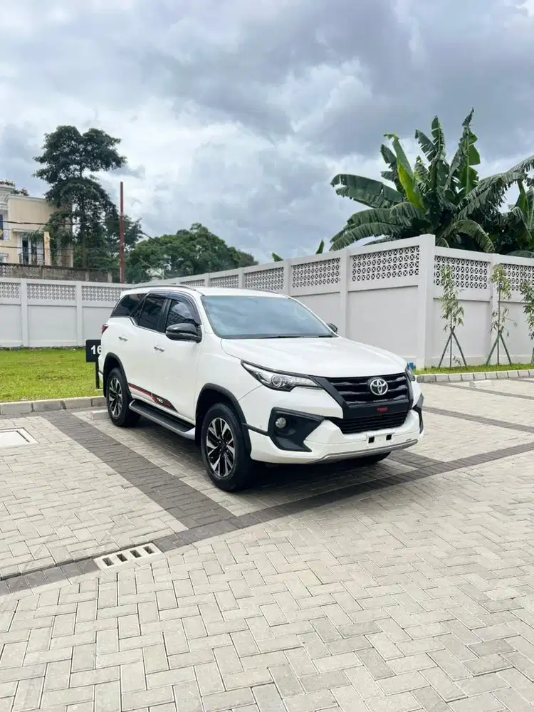 Toyota Fortuner VRZ TRD 2018 Km Low Like New Bagus Mulus Murah Putih