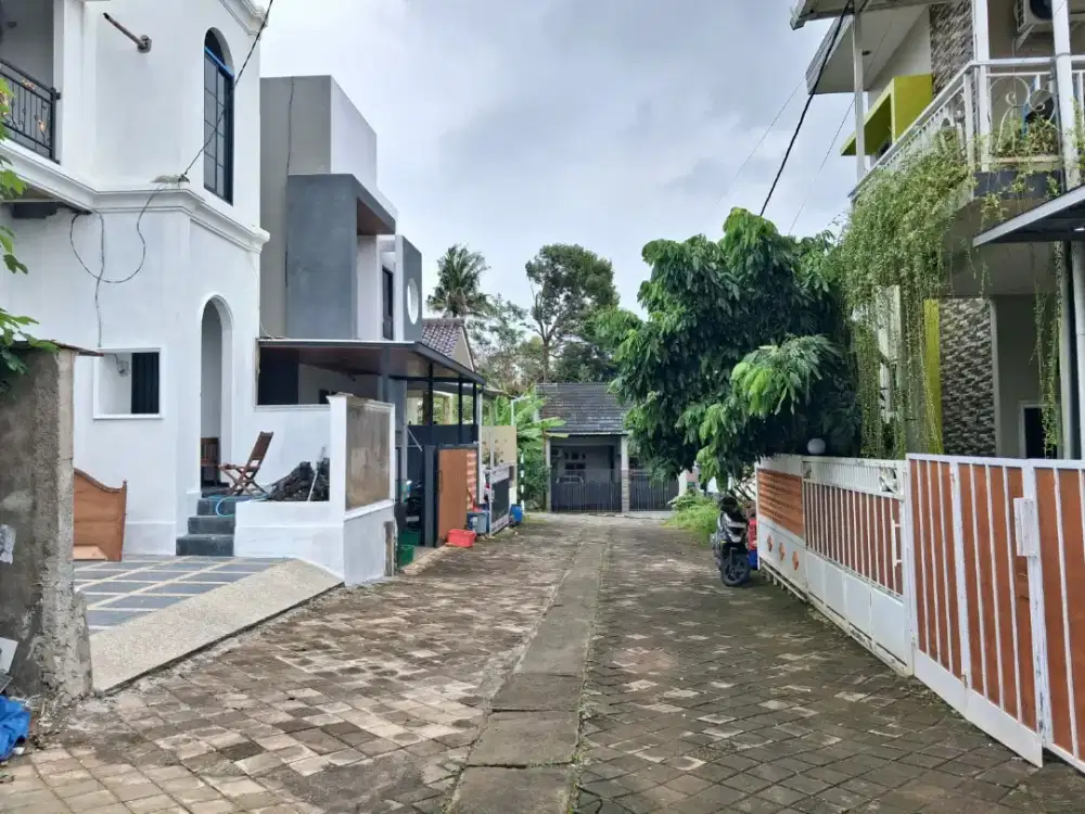 Dijual rumah baru 2 lantai ready di jl Karangrejo Banyumanik