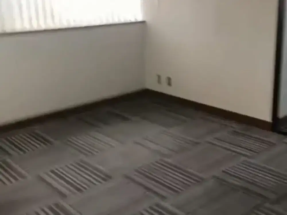 SEWA  KANTOR DI  JAKARTA SELATAN  SUDIRMAN  170M2  PARTISI  135K NEGO