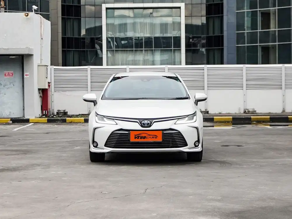 Toyota Corolla Altis 1.8 V Hybrid 2022 Putih