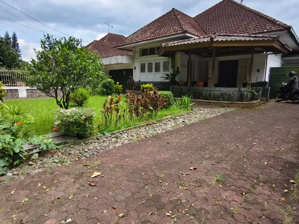 Dijual / Disewakan Rumah Vintage Daerah Ijen Dekat Jl Pahlawan Trip & Jalan Jakarta, Klojen Malang
