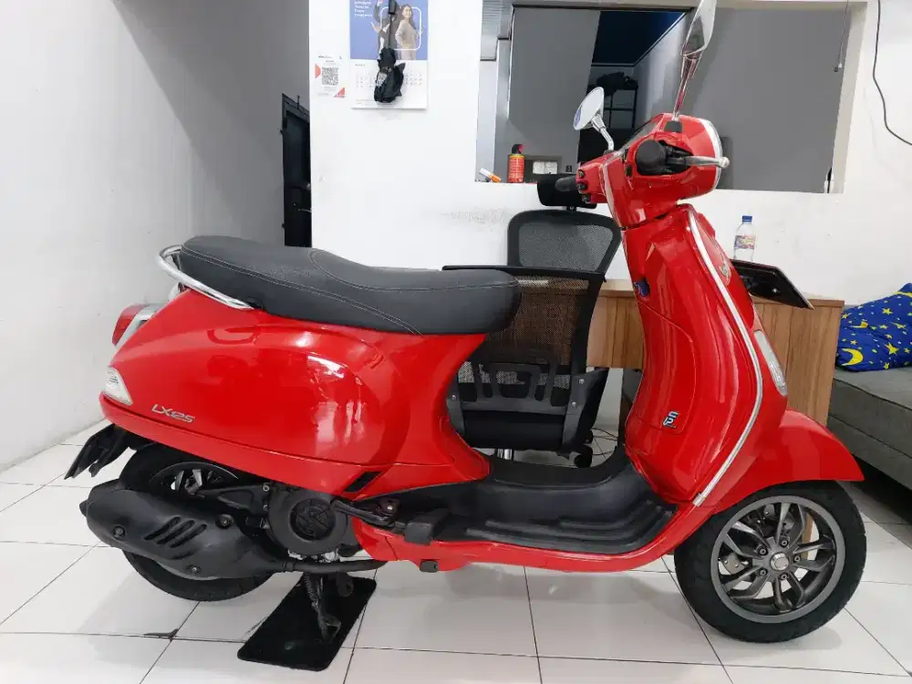 Piaggio Vespa matic LX 125 2022 KM 9rb B DKI