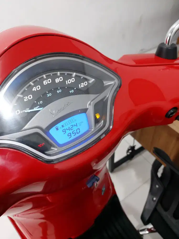 Piaggio Vespa matic LX 125 2022 KM 9rb B DKI