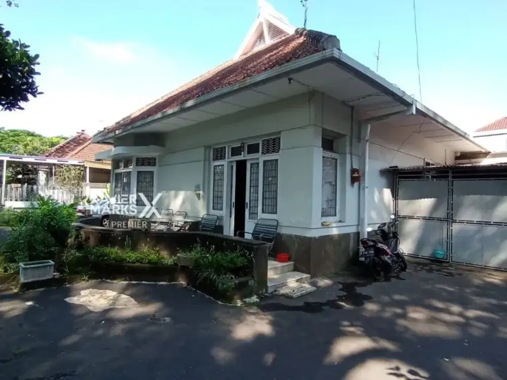 Dijual Rumah Vintage Bangunan Tahun 1949 di Poros Jalan Raya Ijen, Klojen Malang