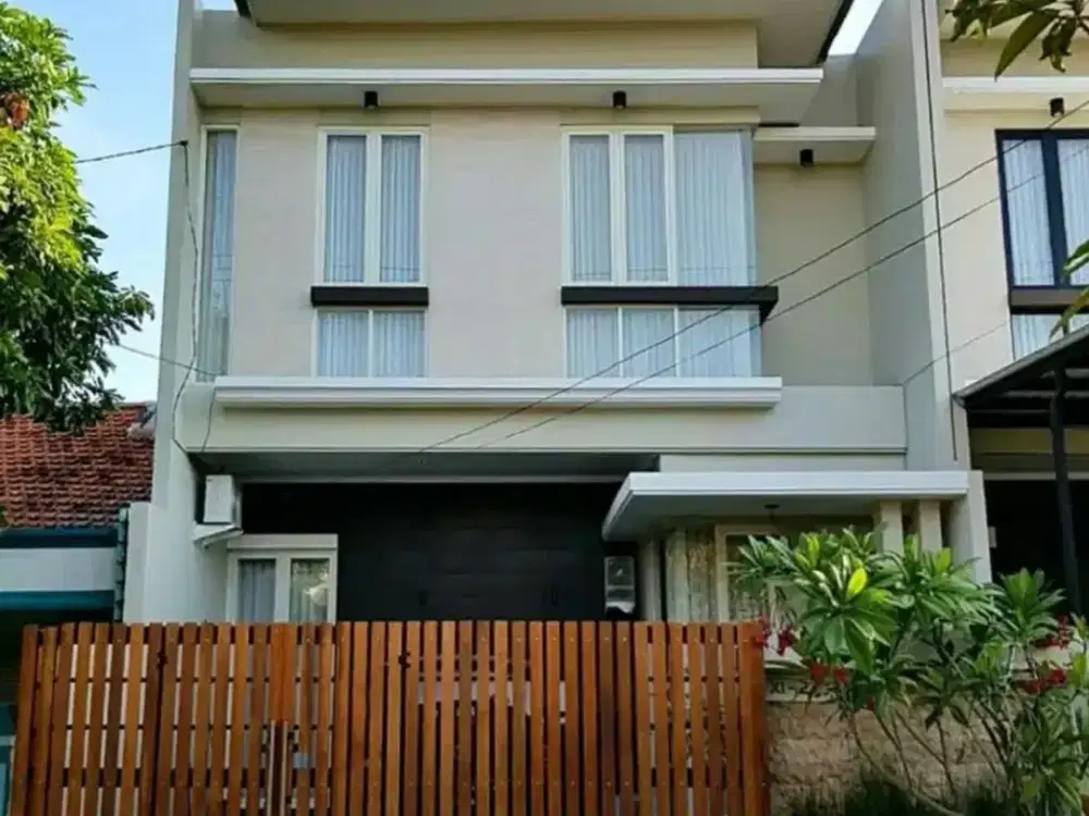 Rumah Rungkut Asri MINIMALIS, carport 2, FURNISH, ROW 3 MOBIL