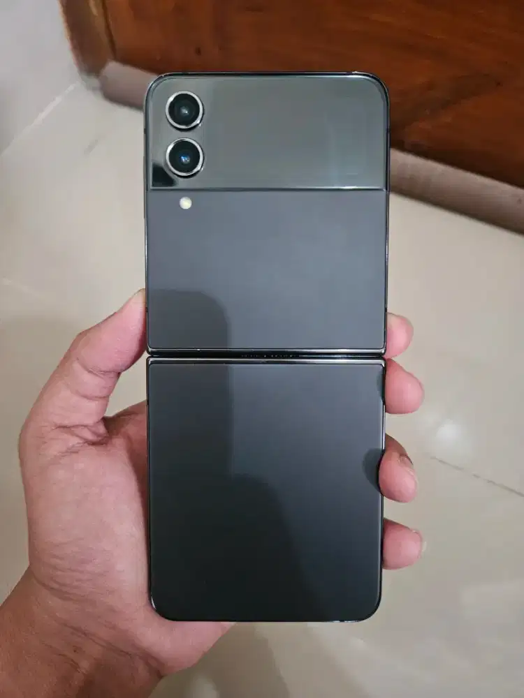 Samsung Z Flip 4 5G 8/128GB resmi Sein hp charger only mulus pemakaian