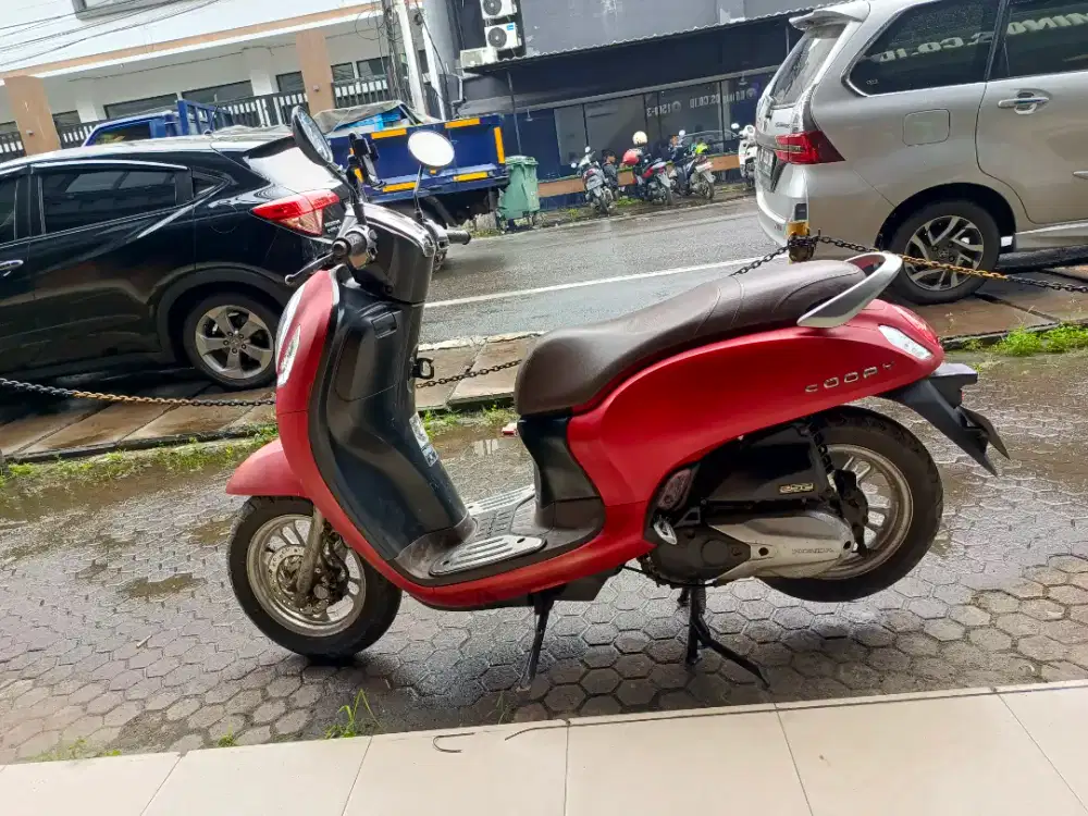 Scoopy 2021 merah